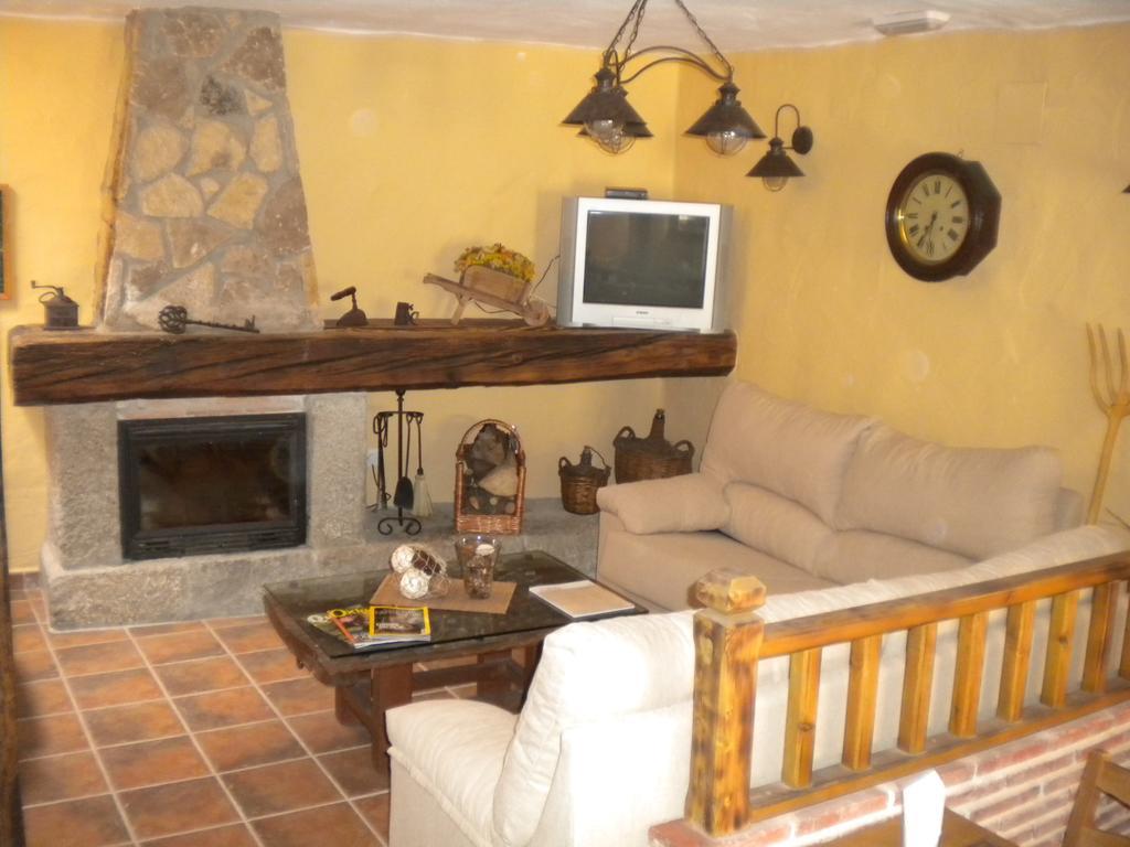 Hostal Rural Las Cuatro Calles San Martín del Pimpollar Εξωτερικό φωτογραφία